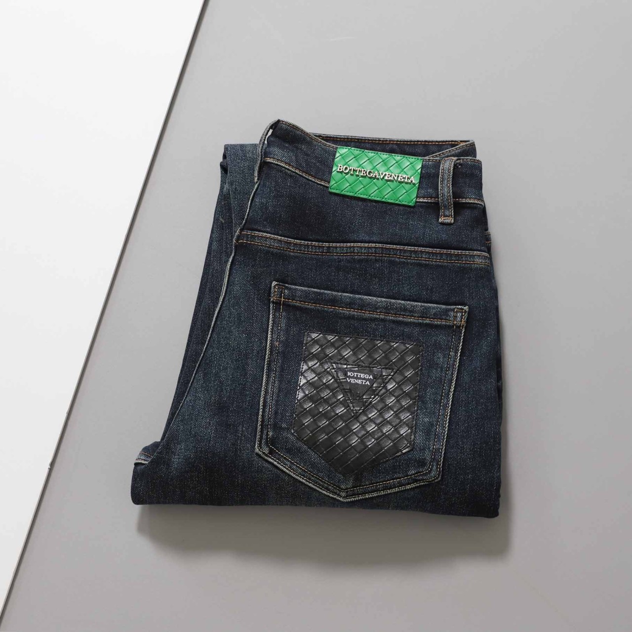 #발렌시아가 [ B*lenciaga ] 인트레치아토 패턴 기모 워시 데님 팬츠 입고 💢 #남성하의 #청바지