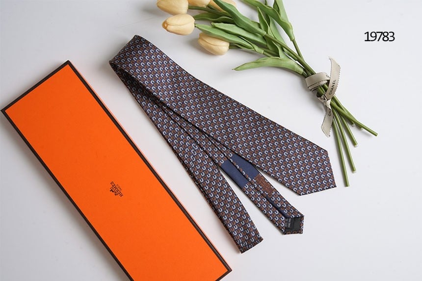 🔆 [HERMES] 에르메스 말발굽 패턴 실크 타이 🔆