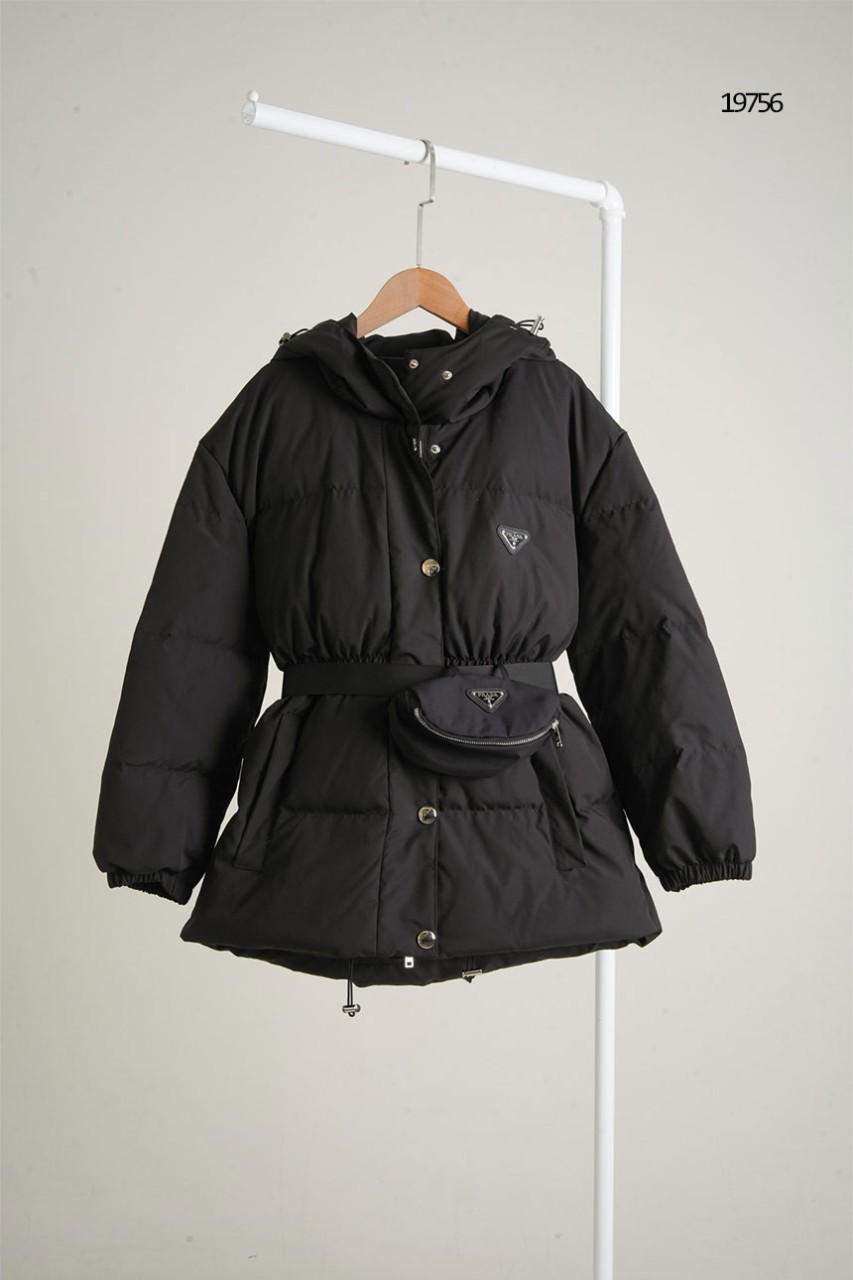 🔆 [PRADA] 프라다 리나일론 트라이앵글 로고 벨티드 파우치 다운 패딩🔆