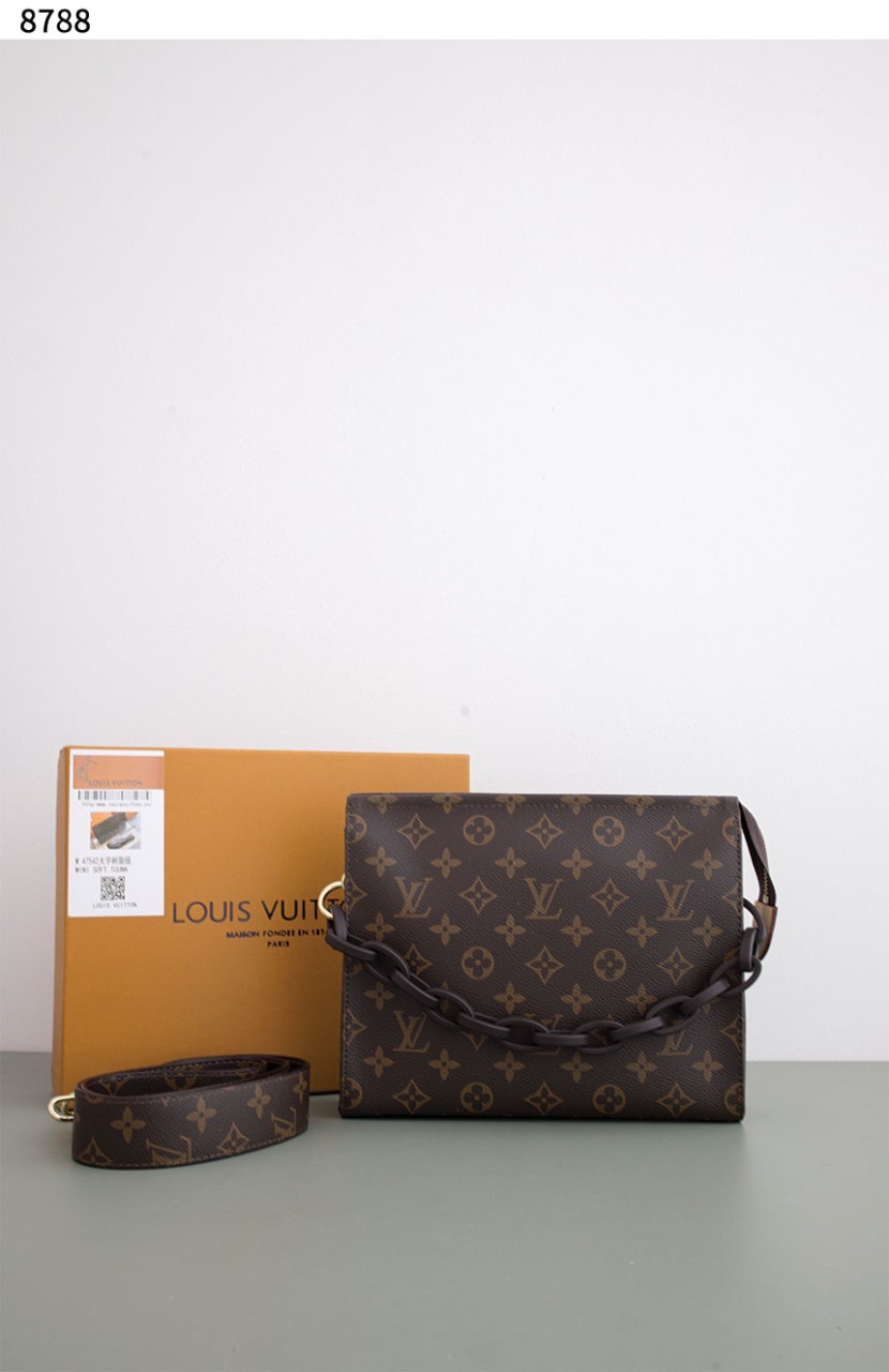 #루이비통 [Louis Vuitton] 루이비통 토일레트리 파우치 온 체인 크로스백 신상입고💢 #가방 #8788