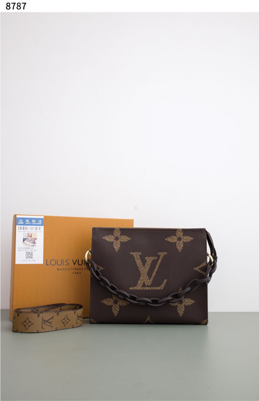 #루이비통 [Louis Vuitton] 루이비통 모노그램 파우치 크로스 체인백 신상입고💢 #가방 #8787