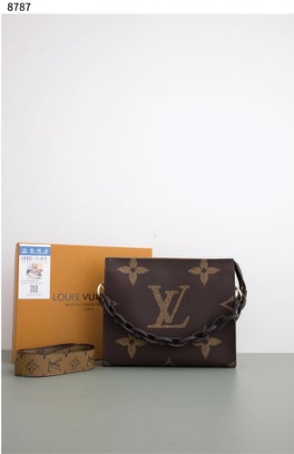 #루이비통 [Louis Vuitton] 루이비통 모노그램 파우치 크로스 체인백 신상입고💢 #가방 #8787