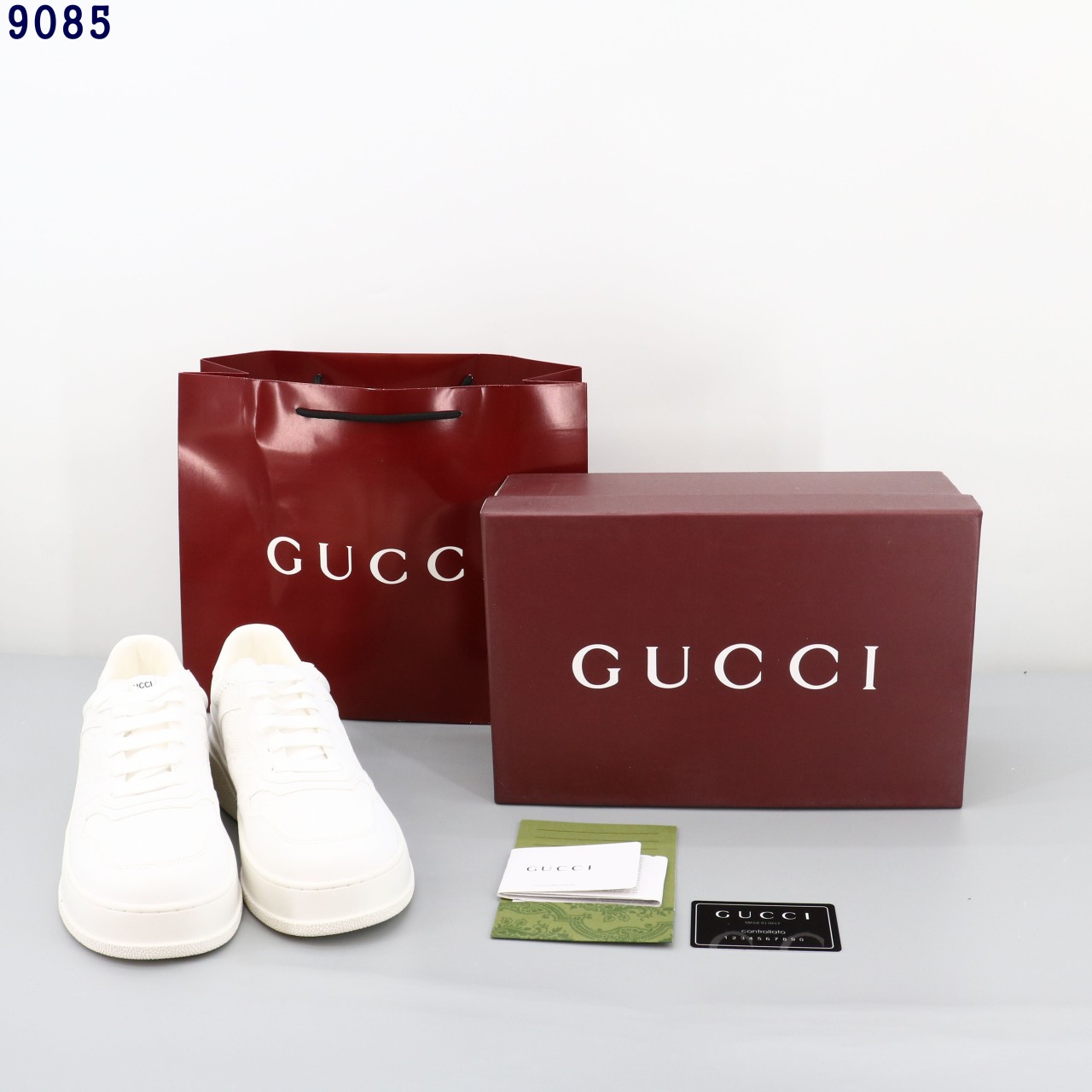 👹구찌 GG 엠보스 레더 스니커즈👹