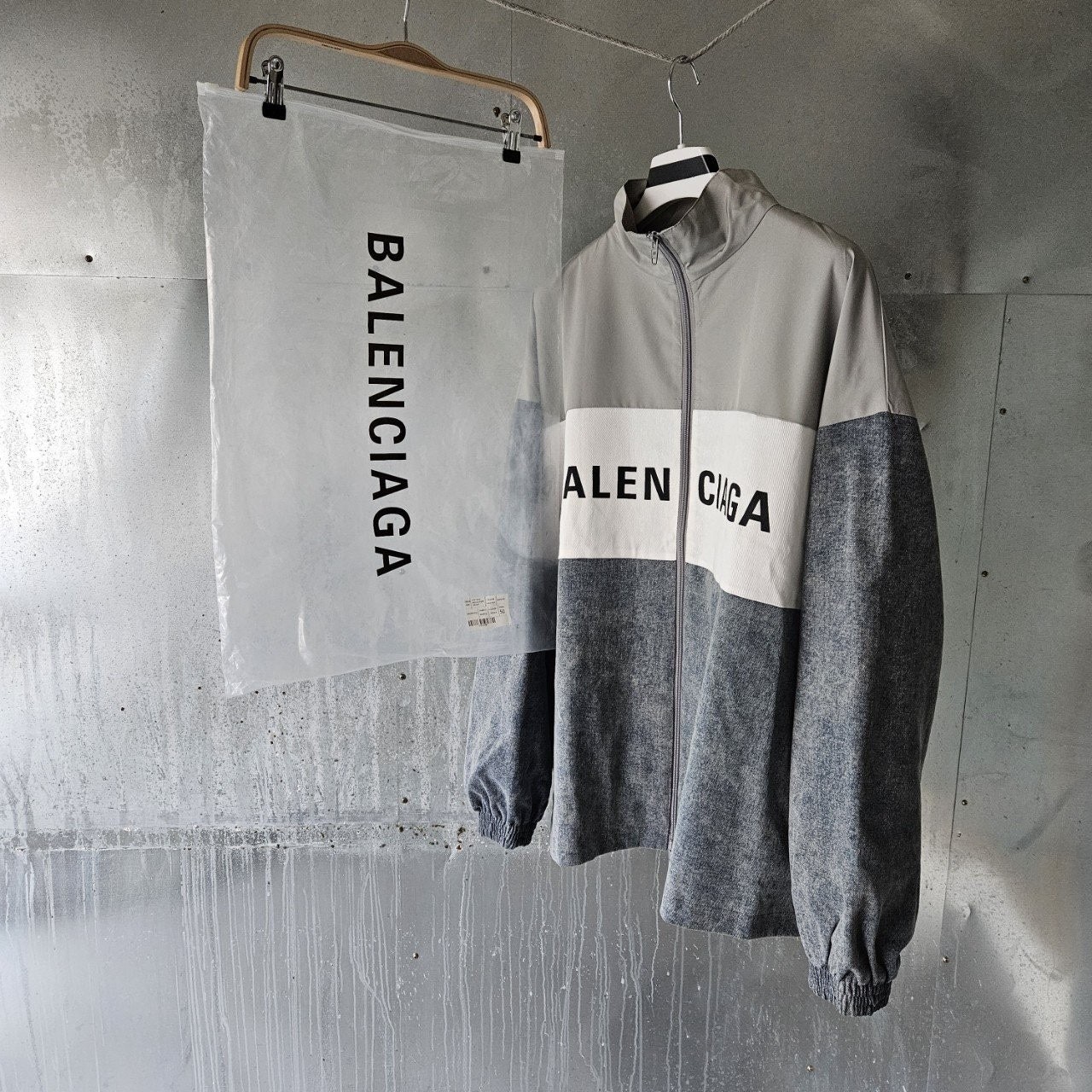 💕 발**** 로고 프린트 집업 자켓