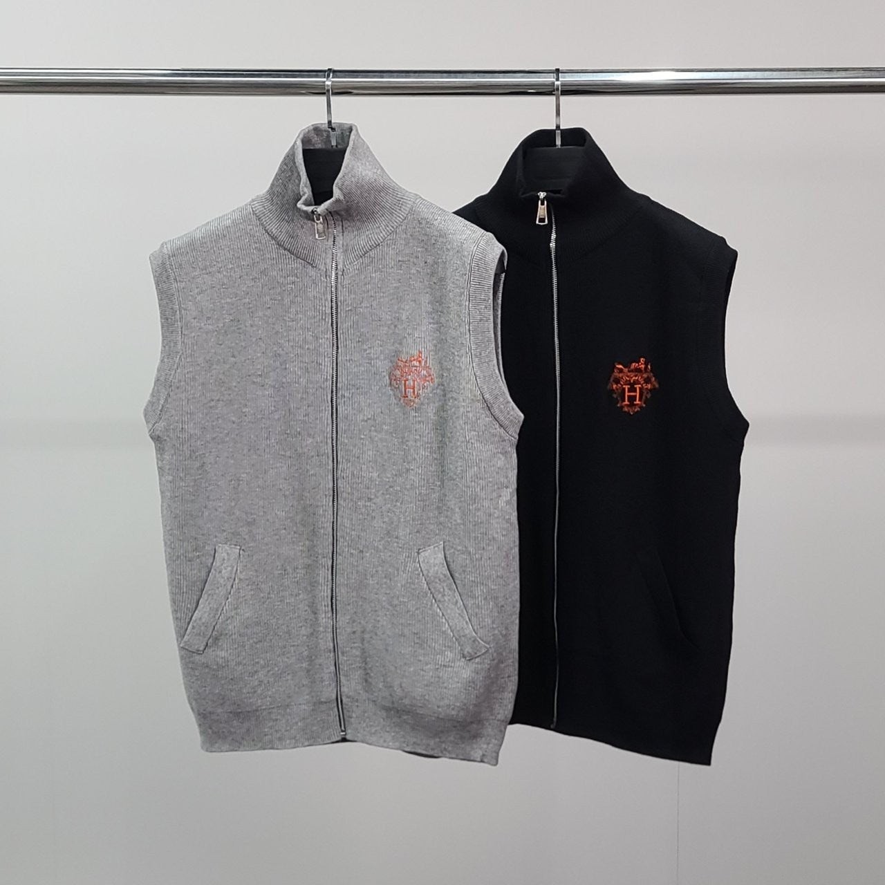 💕 에*** 로고자수 니트 조끼