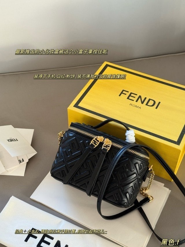 💕 펜* FF로고 베니티백 탑핸들 (블랙) 8BS108