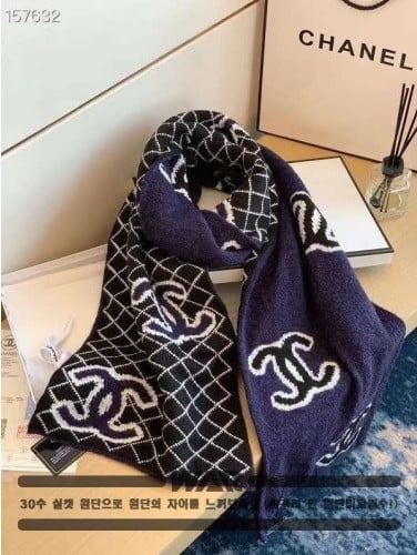 💕 샤* 사선 패턴 포인트 로고 네이비 머플러 (제니착용)