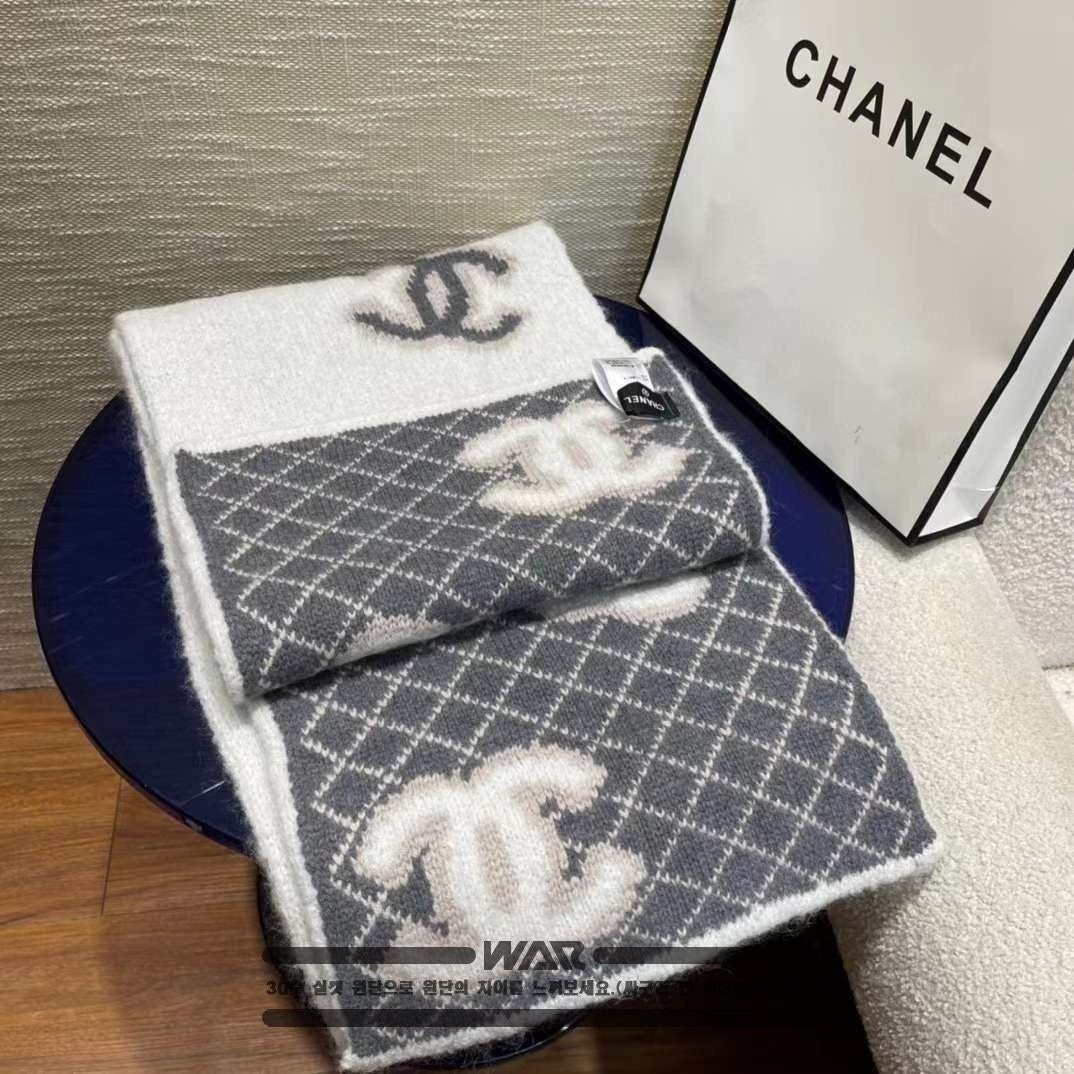 💕 샤* 사선 패턴 포인트 로고 그레이 머플러 (제니착용)