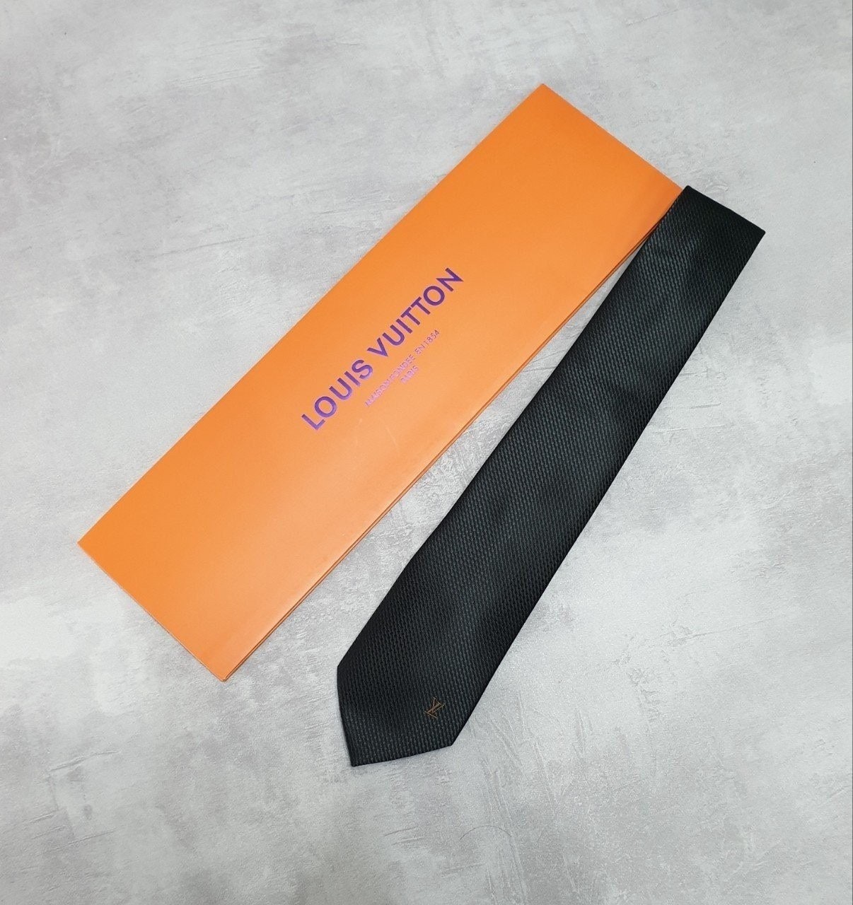 💕 루* 펀칭 자수 넥타이