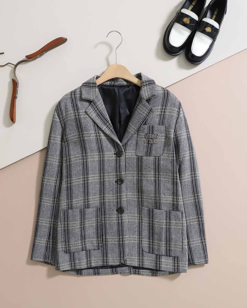 #미우미우 [ MIU ] 수입 싱글브레스트 체크 셰브론 재킷 입고💢 #여성상의 #자켓