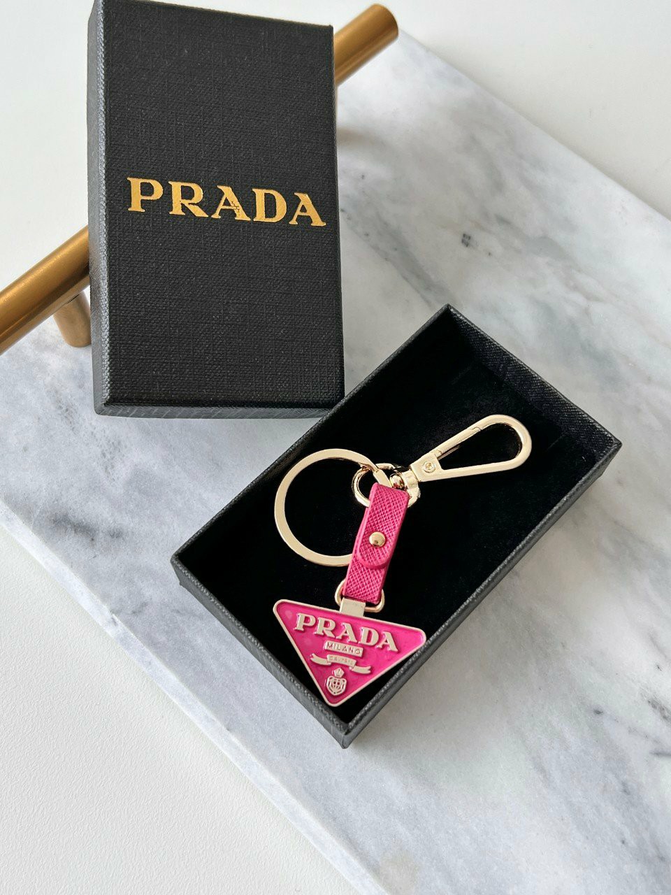 #Q #프라다 삼각로고 키링