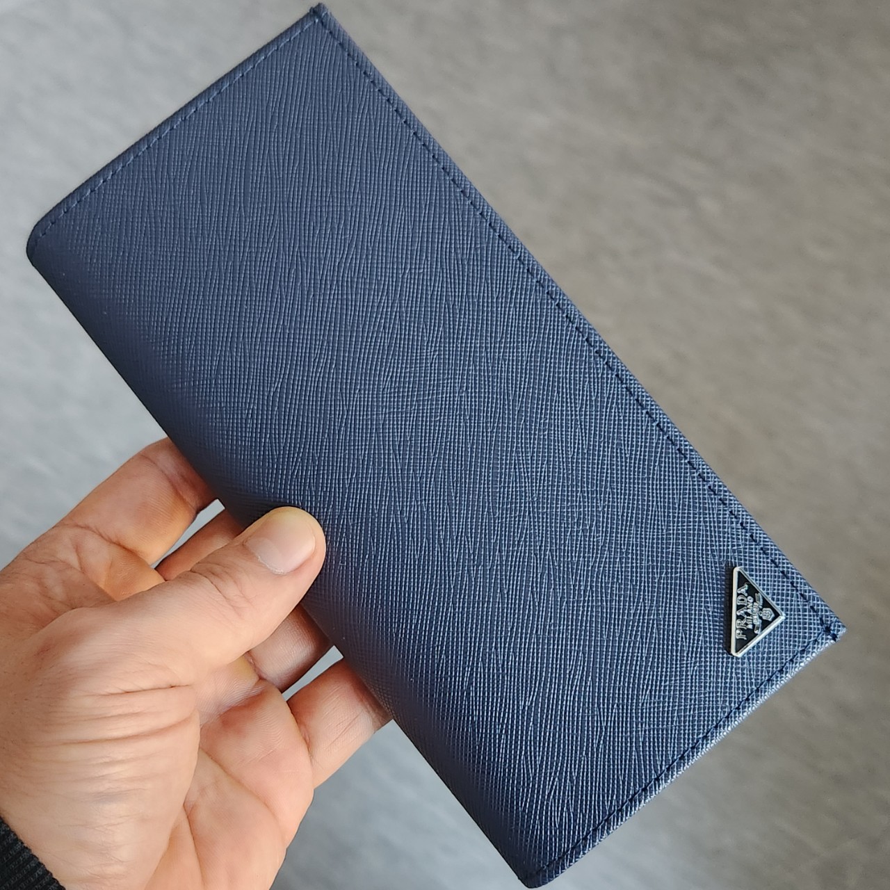 [378번] #프라다  네이비 사피아노 장지갑