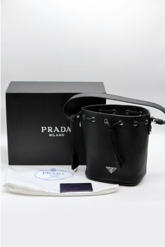 #PA #프라다 25시즌 삼각로고 버킷백