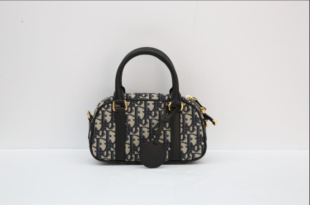 디올 D-vibe 미디엄 볼링백