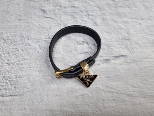 프라다 가죽 블랙 팔찌