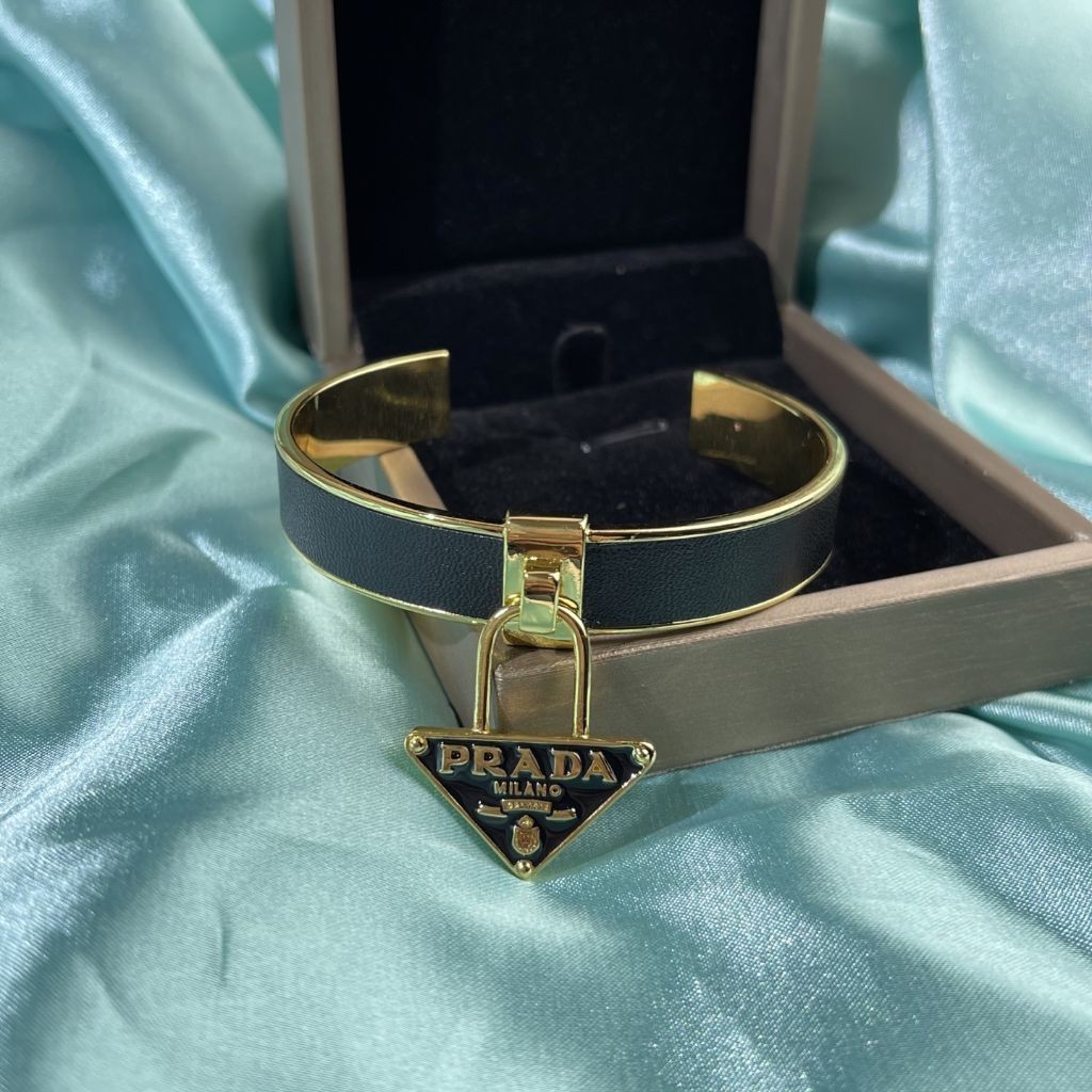 프라다 PDA14 사피아노 메탈 브레이슬릿 블랙 팔찌