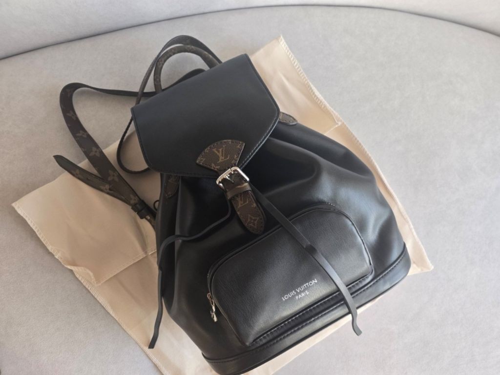 루이비통 몽수리 바이브 백팩