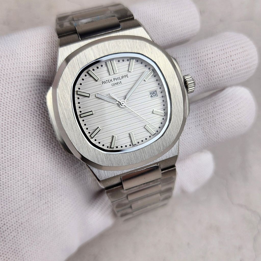 파텍필립 노틸러스 5711 화이트 다이얼 시계