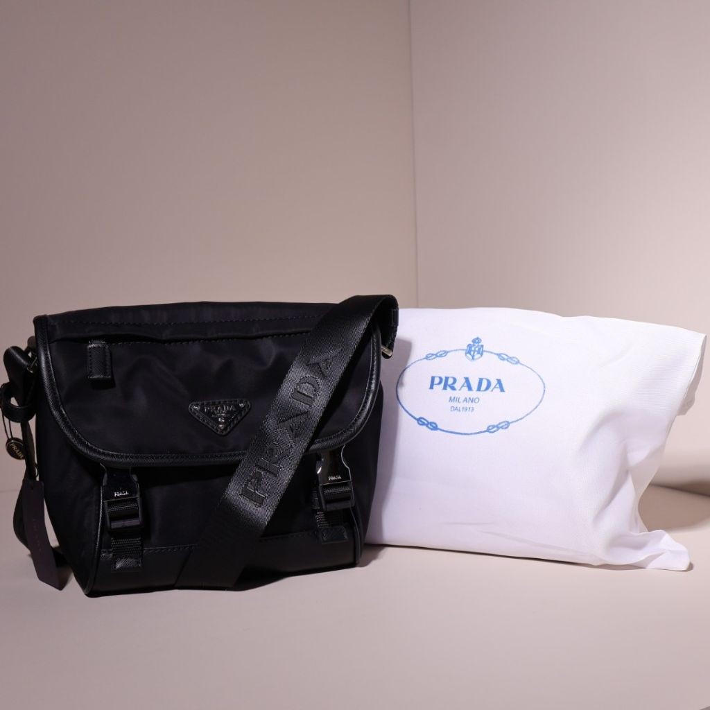 프라다 리나일론 사피아노 가죽 숄더백 
