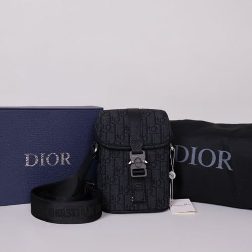 디올 미니 히트 더 로드 버티컬 메신저백