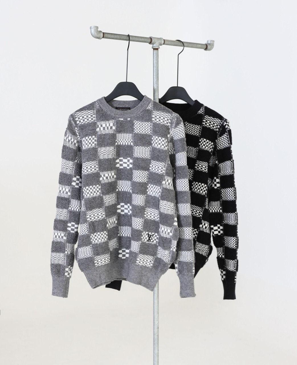 💕 루* 자수로고 모노 테리 짜임 라운드 스웨터