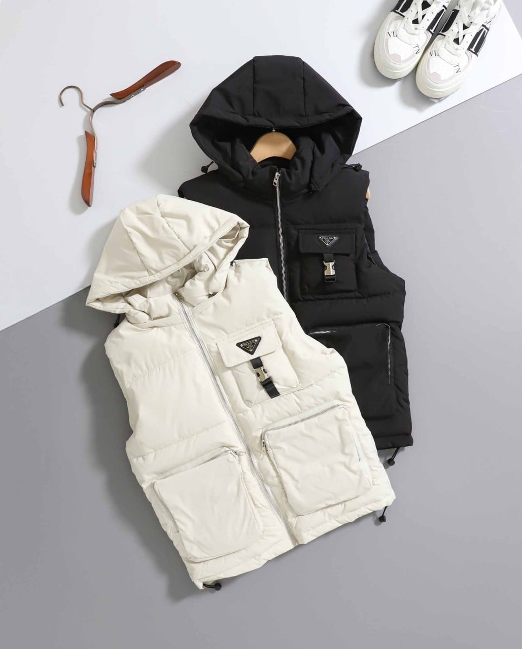 #프라다 [ P*ADA ] 리나일론 멀티 포켓 패딩 조끼 입고💢 #남성상의 #패딩조끼