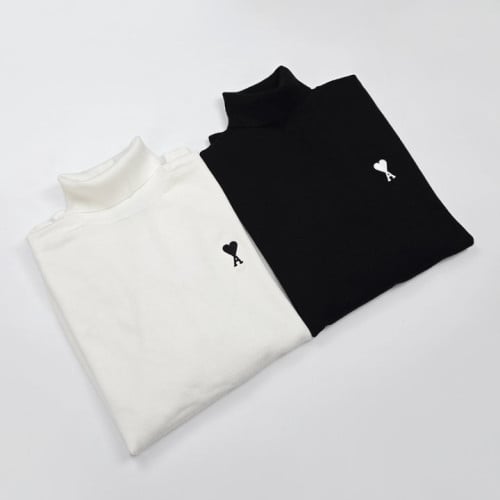 AM 화이트 블랙 스몰하트 터틀넥 니트