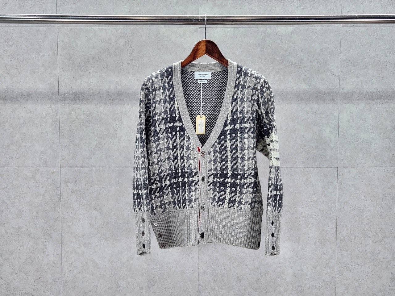 2025 톰*** 캐시미어 자카드 체크 펀믹스 가디건 입고~~