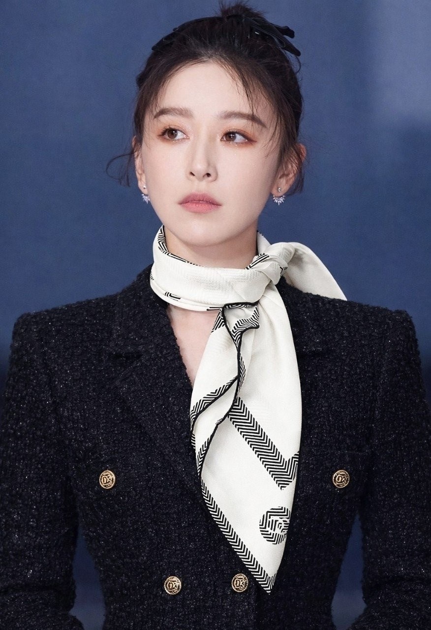 💕 샤* 심볼로고 화이트 스카프