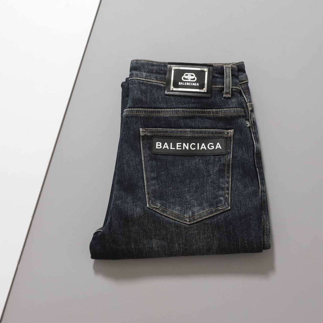#발렌시아가 [ B*lenciaga ]  로고 웨이스트 기모 데님 팬츠 입고💢 #남성하의 #청바지