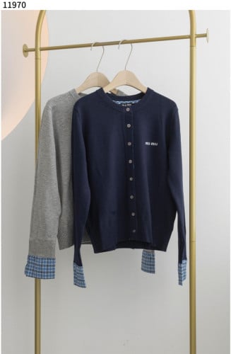#미우미우 [MIU MIU] 케이블 니트 캐시미어 및 실크 가디건 신상입고💢 #상의 #니트 #11970