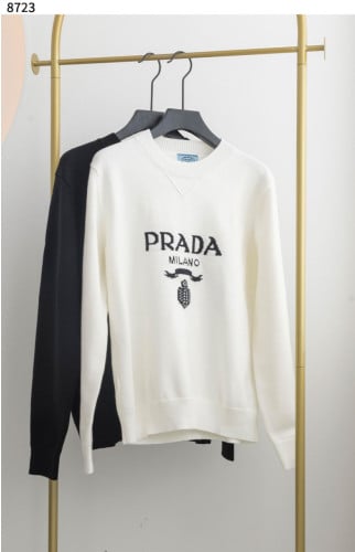 #프라다 [PRADA] 프라다 울 캐시미어 로고 크루넥 스웨터 신상입고💢 #상의 #니트 #8723
