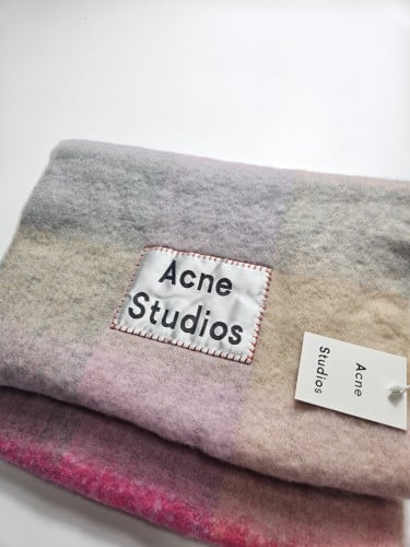 아크네 체크 머플러