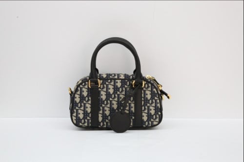 ✨제목 ✨디올 d-vibe 미디엄 볼링백