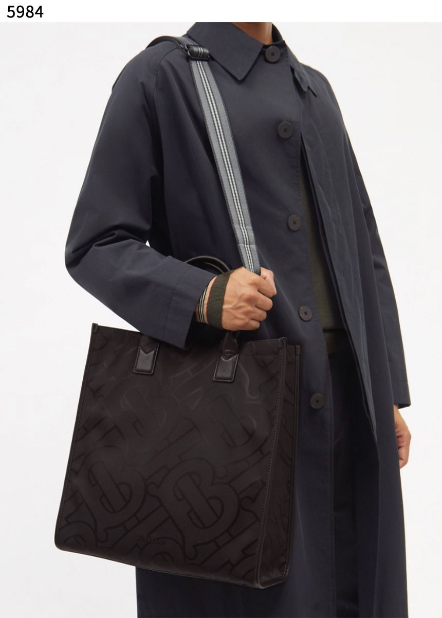 #버버리 [BURBERRY] 수입고급 모노그램 자카드 토트백 신상 입고💢 #태그 #가방 #5984