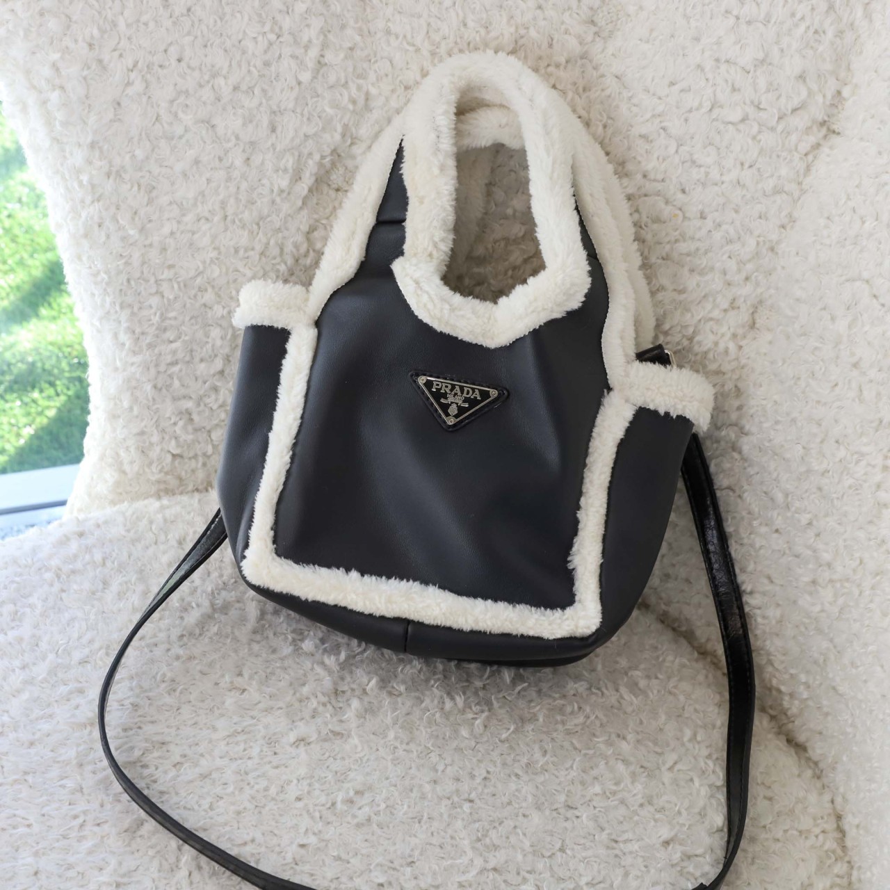 #프라다 [ P*ADA ] 수입 시어링 미니 핸드백 - 블랙 - 입고💢 #가방