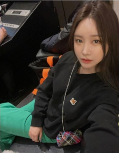 🍀 [MAISON KITSUNE] 메종키츠네 남여공용 폭스 헤드 자수 라운드 맨투맨 티셔츠 🍀