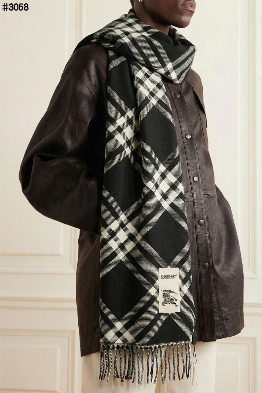 🍀 [BURBERRY] 버버리 EKD 노바 체크 울 자카드 태슬 숄 머플러 🍀
