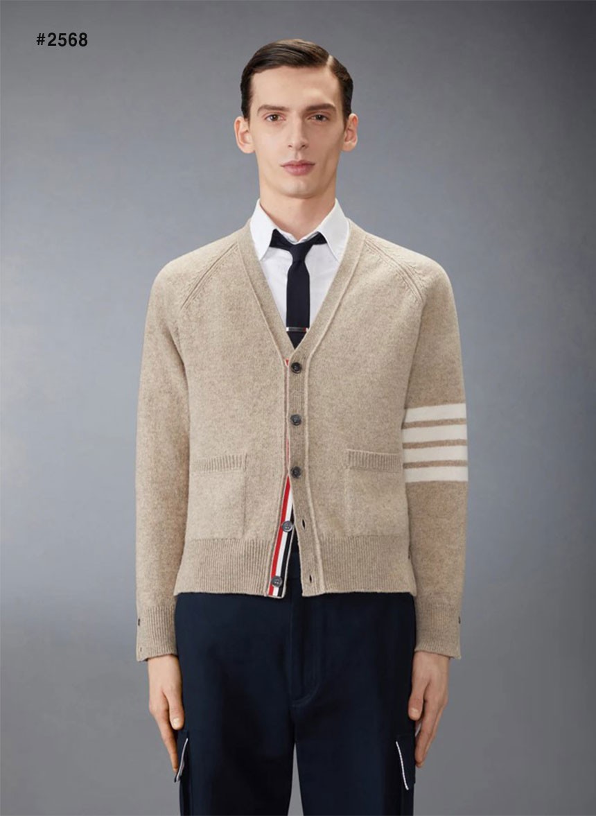 🍀 [THOM BROWNE] 톰브라운 4바 릴렉스 핏 V넥 울 가디건 🍀