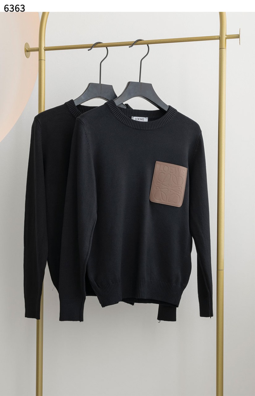 🍀 [LOEWE] 로에베 수입고급 레더 포켓 라운드 니트 🍀