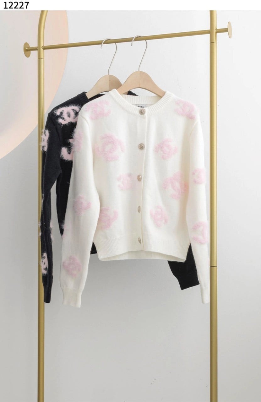 #샤넬 [Chanel] 핑크 로고 라운드 스웨터 신상입고💢 #상의 #니트 #12227