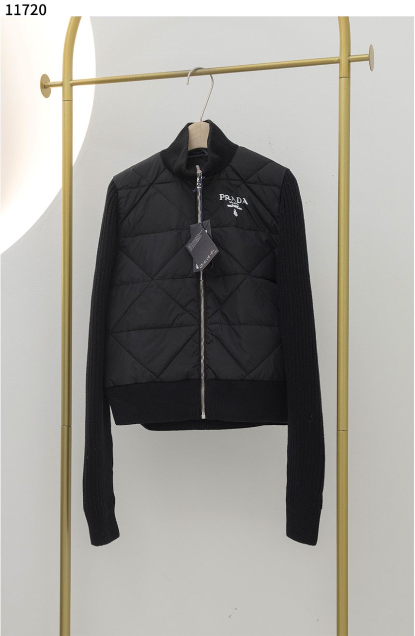 #프라다 [PRADA] 로고 하이넥 니트 패딩 가디건 신상입고💢 #상의 #자켓 #11720