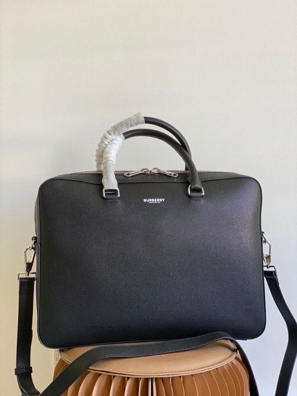 💕 버** 로고 블랙레더 서류가방