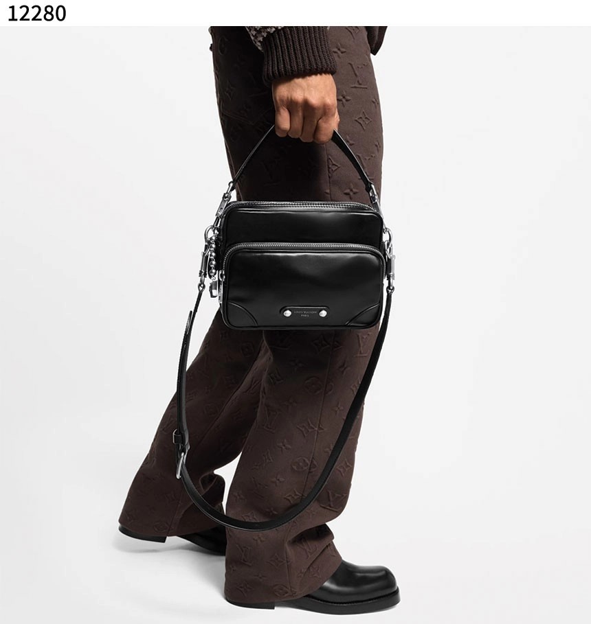 #루이비통 [Louis Vuitton] 수입프리미엄급 루이비통 남성 닐 블랙 크로스백 신상 입고💢 #태그 #가방 #12280