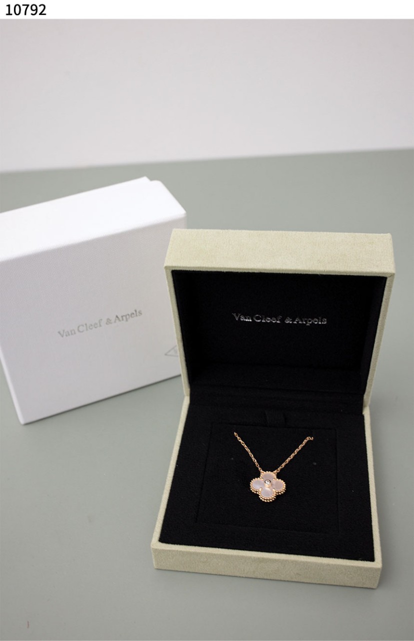 #반클리프 아펠 [Van Cleef & Arpels] 반클리프 아펠 홀리데이 빈티지 알함브라 목걸이 신상입고💢 #목걸이 #10792