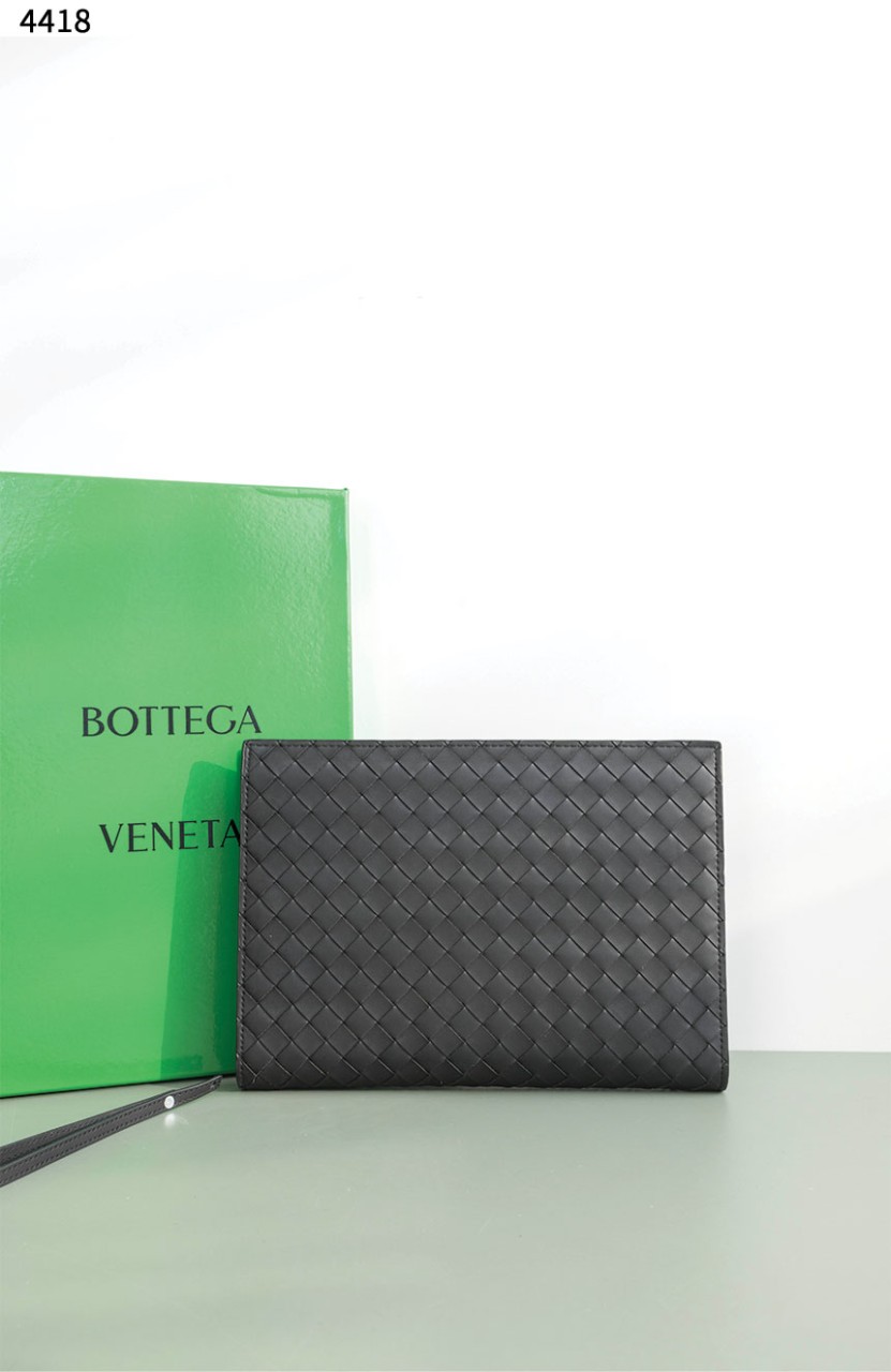#보테가베네타 [BOTTEGA VENETA] 인트레치아토 스몰 도큐먼트 케이스 클러치 신상입고💢 #가방 #4418