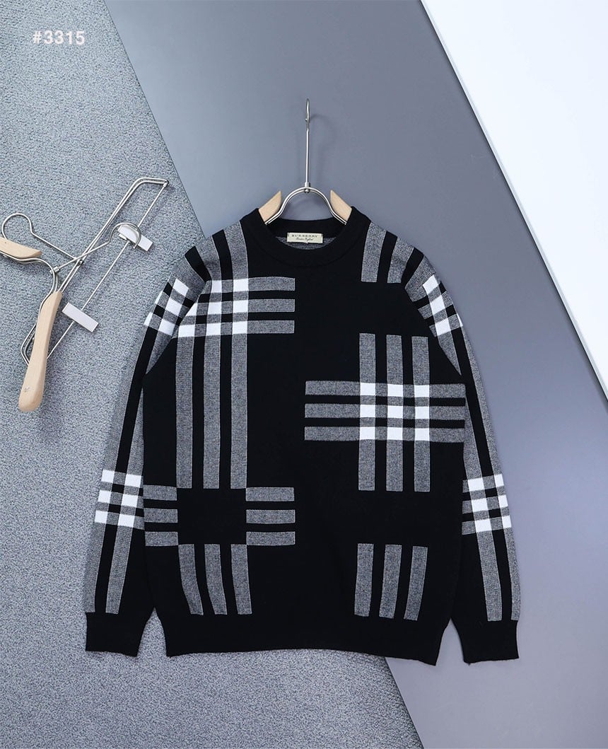 🍀 [BURBERRY] 버버리 클래식 체크 라운드 스웨터 🍀