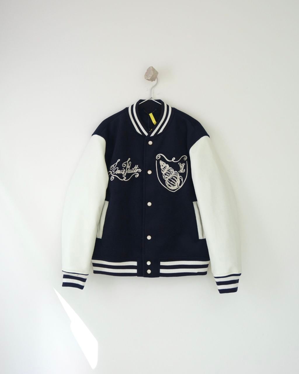 •루이비* 시쉘 자수 바시티 자켓 - 수입