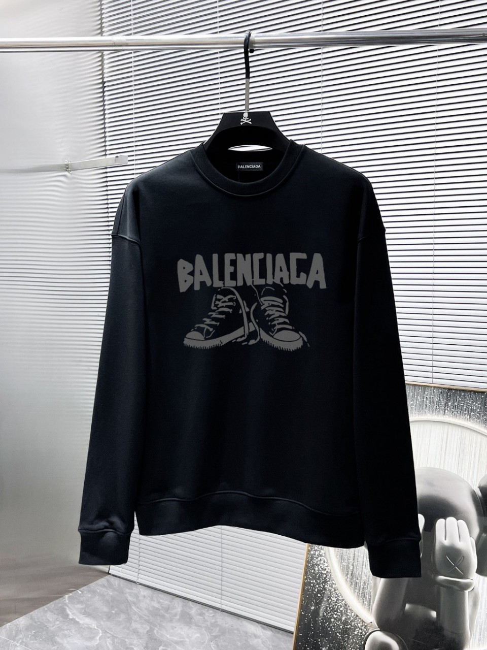 발렌시아가 시멘트 스니커즈 맨투맨