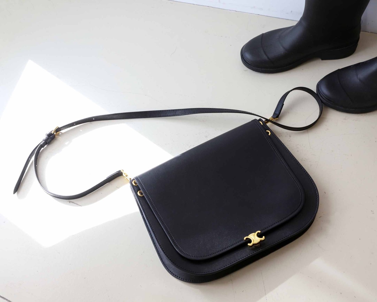 #PY #셀린느 소프트 트리옹프 베사체백 -블랙-